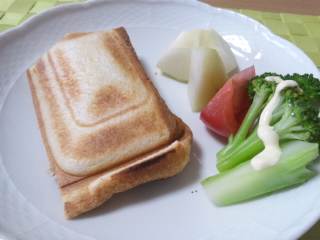 忙しい朝はホットサンド♪