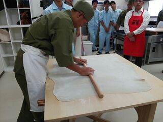 蕎麦打ち体験　常潤高校の麺’ｓクラブ