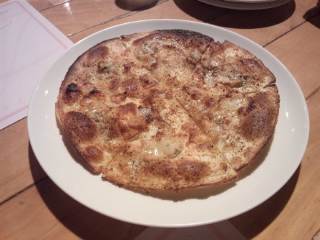 4種のチーズのピザ 屋久島ヴィータキッチン 4種のチーズのピザ 屋久島ヴィータキッチン