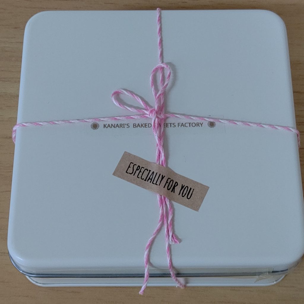 KANARI菓子本舗のクッキー缶