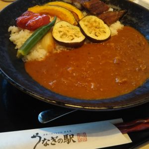 うなぎの駅でカレーを